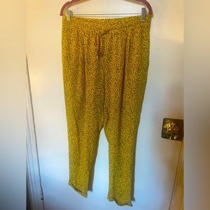 Zara loose summer trousers with elastic waist. Fun yellow pattern. XL